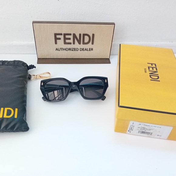 Fendi Smoke Cat Eye Ladies Sunglasses FE40070I 01A - Picture 9 of 9